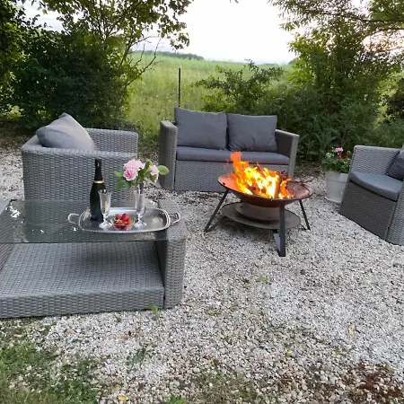 Les Rougemonts Coton Homestay